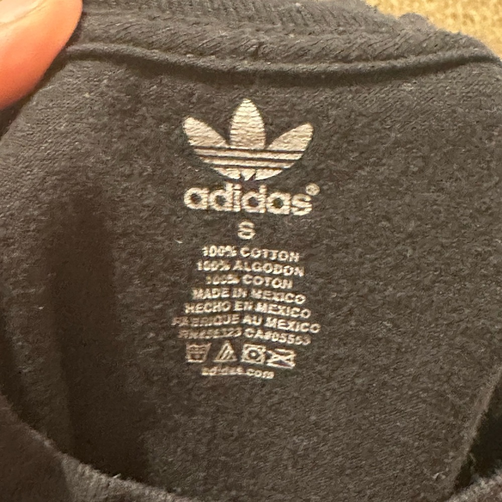Adidas Women’s Black and Red Graphic Fitted Cap Sleeve Tee Size: S - Picture 4 of 5